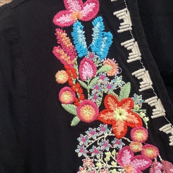 Solitaire black v neck shirt with pink, blue, orange embroidery. XL - Picture 3 of 8